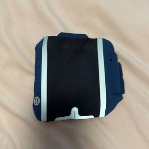 Adjustable lululemon armband to hold phone while running